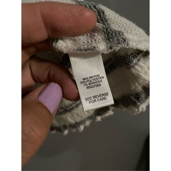 Cato Grey And White Batwing Short Sleeve Top Size Large - Picture 3 of 4